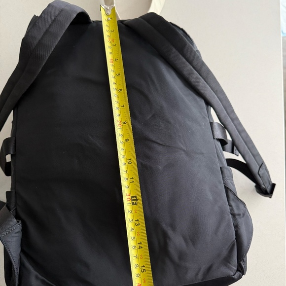 Lululemon New Crew Backpack 22L | Black 22L Lululemon Logo Backpack - Picture 13 of 14